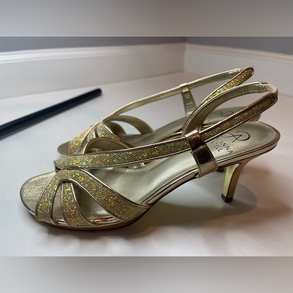Adrianna Papell Gold Metallic Heels Size 8.5 - Picture 6 of 9